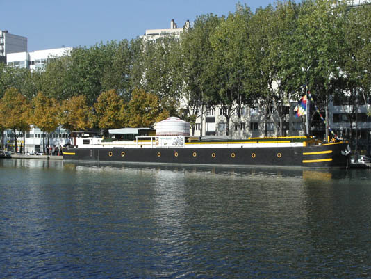 Anako, amarrée au bassin de la Villette (Photo : Anako)