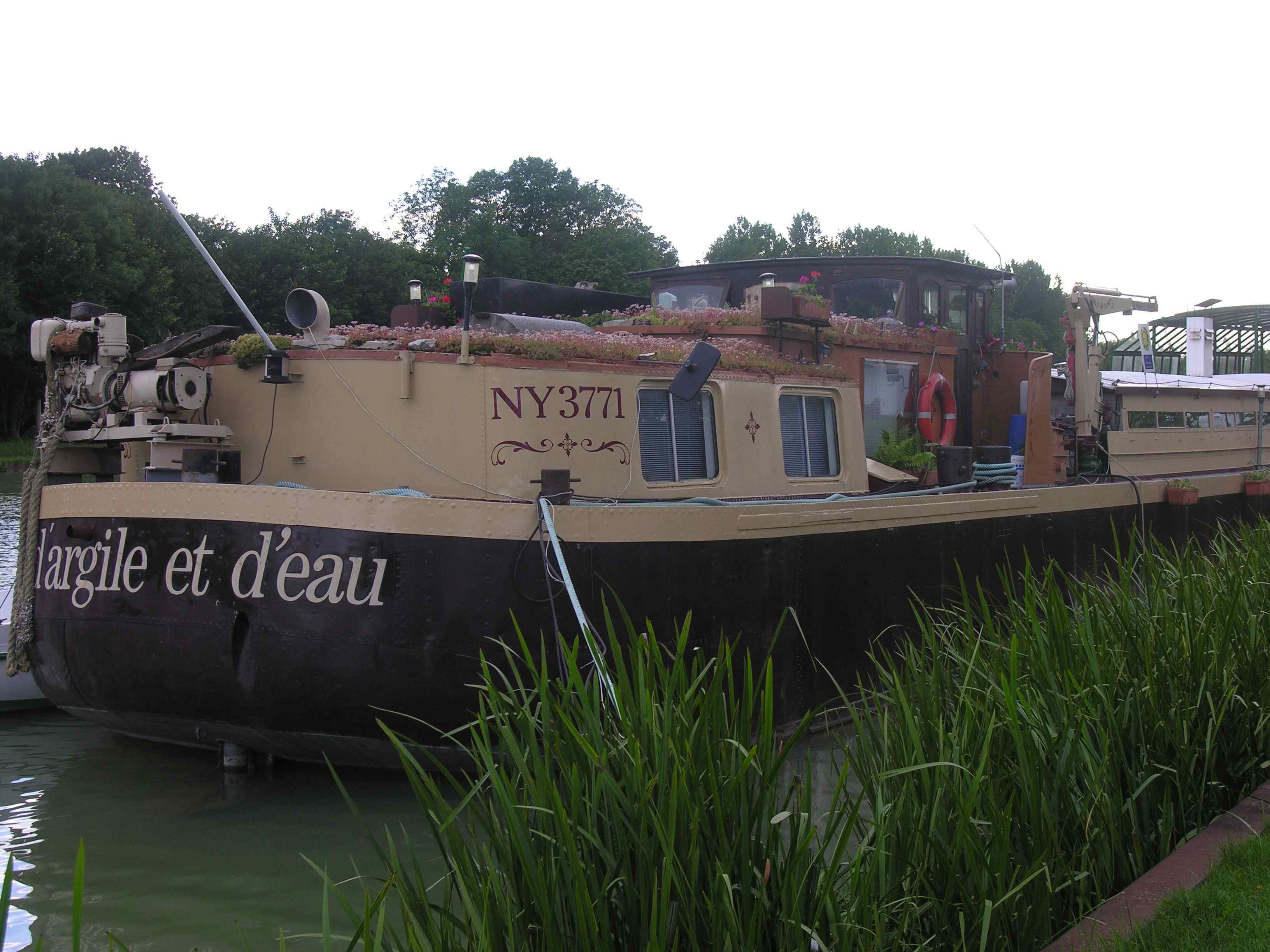 "D'argile et d'eau" au port de Mareuil sur Ay (Photo PJL)