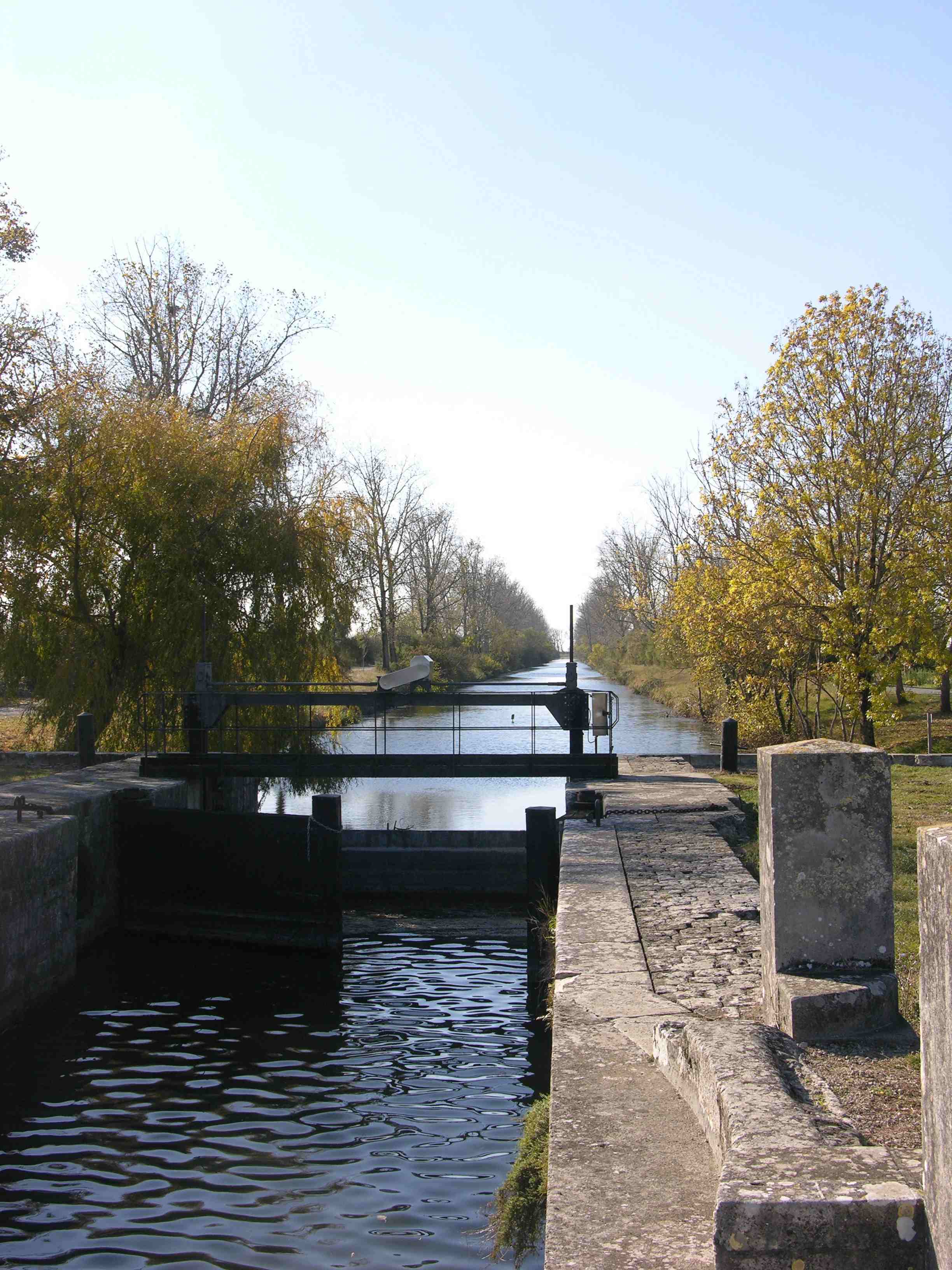 L'écluse de Marans à l'entrée du canal de Marans à La Rochelle (Photo PJL)