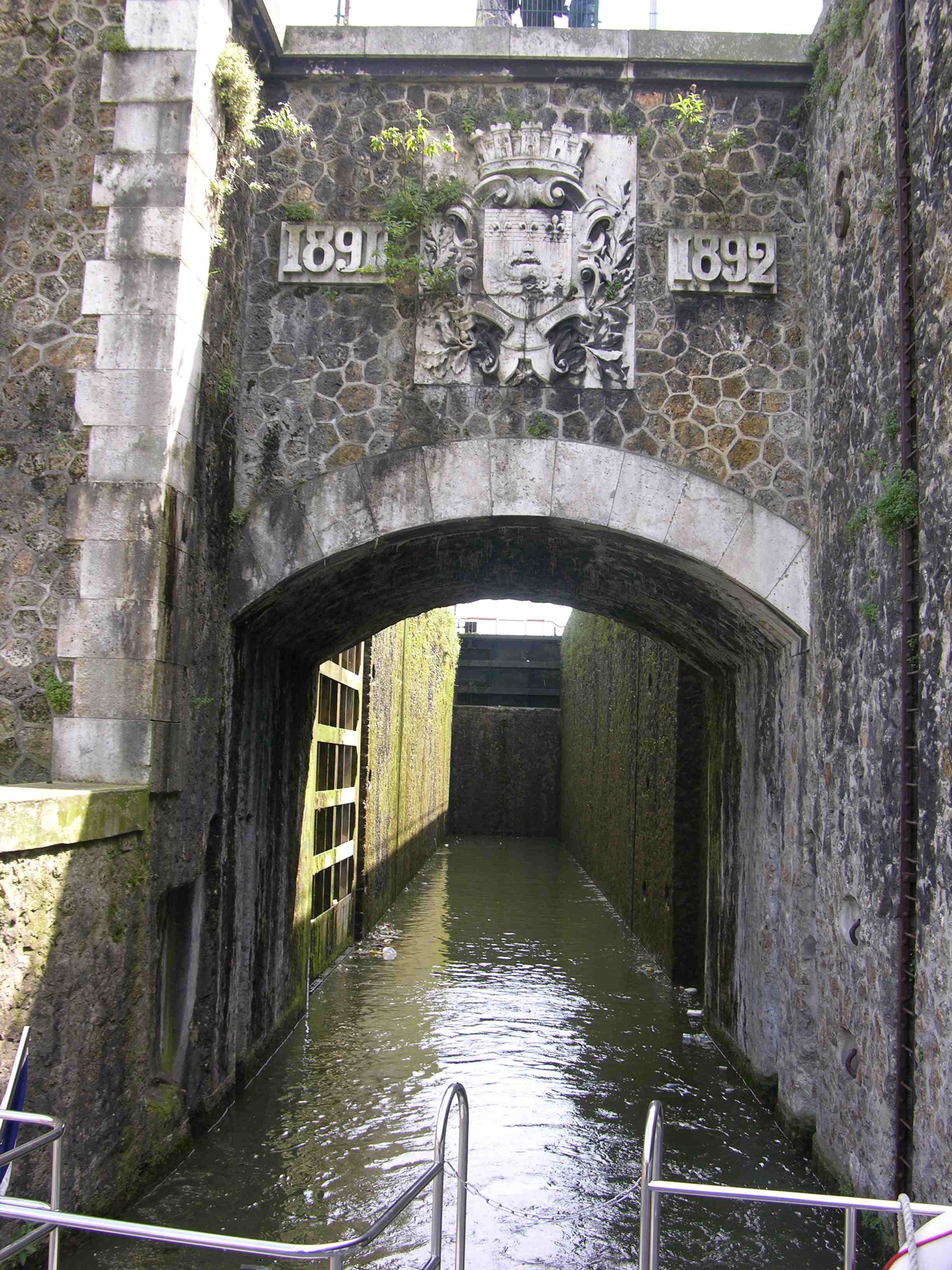 L'écluse du pont de Flandre, plus haute écluse du canal Saint-Denis (Photo : PJL)