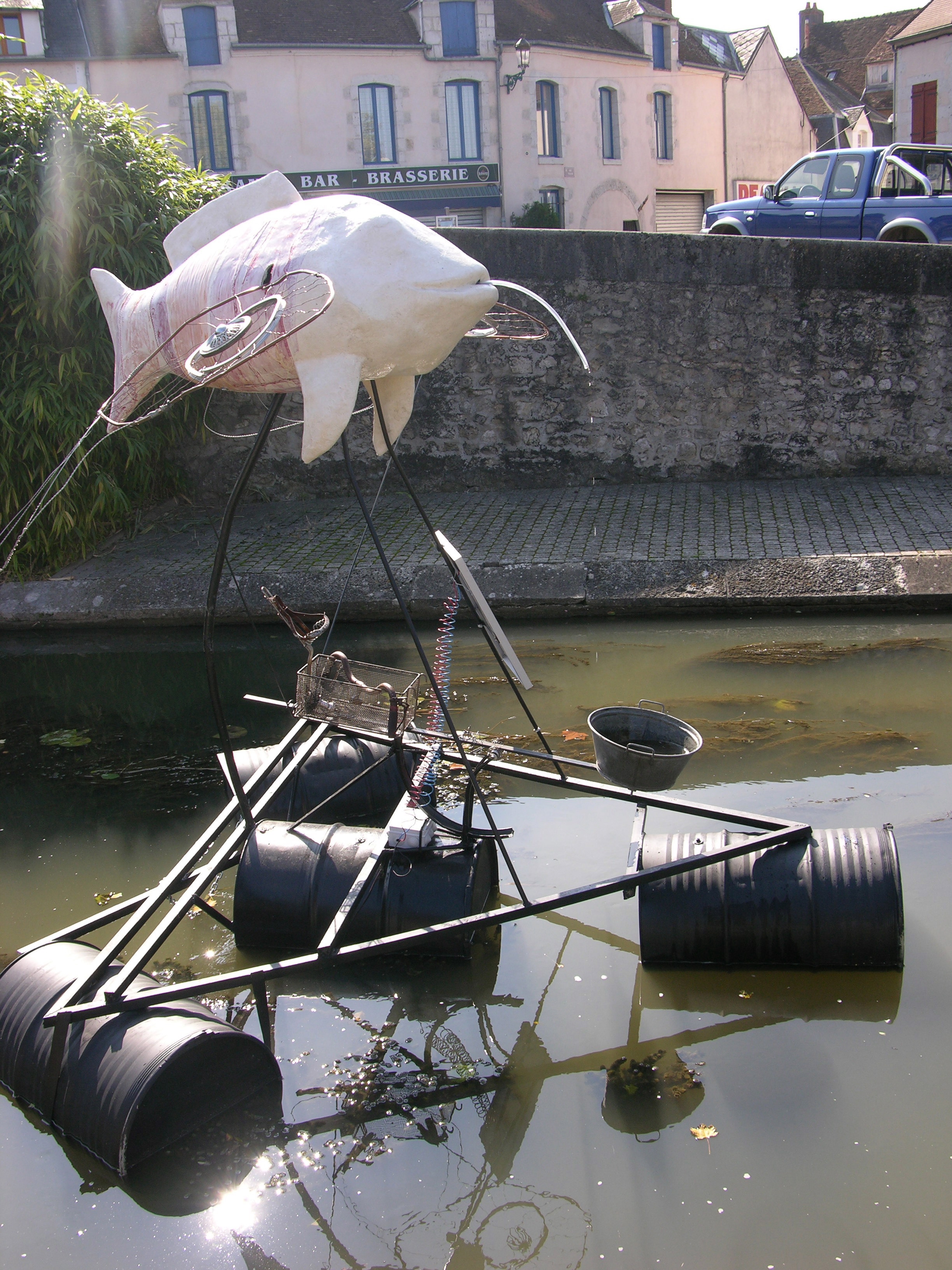 La fontaine du port de Briare. (Photo : PJL)