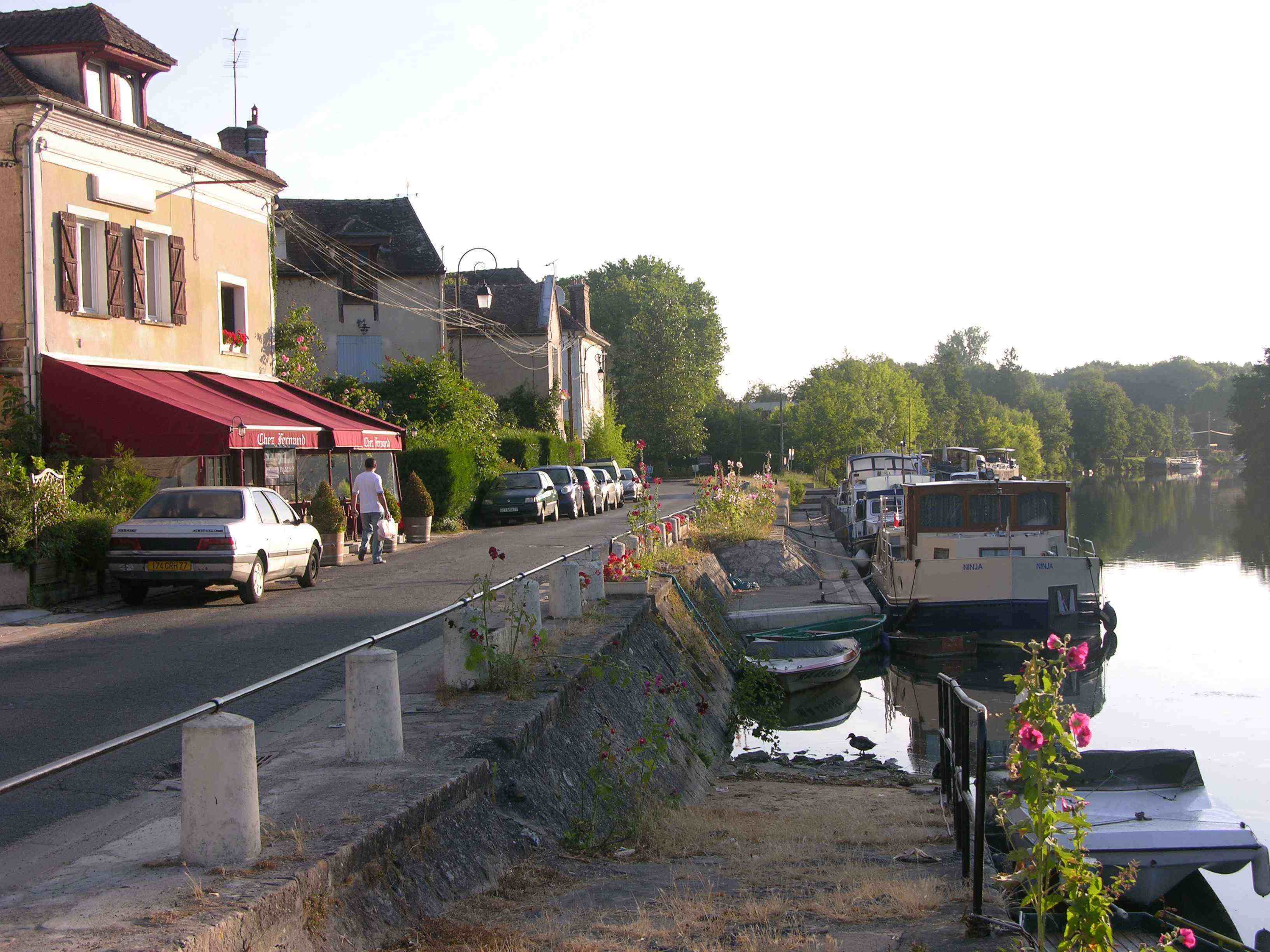 La halte de Samois (Photo PJL)