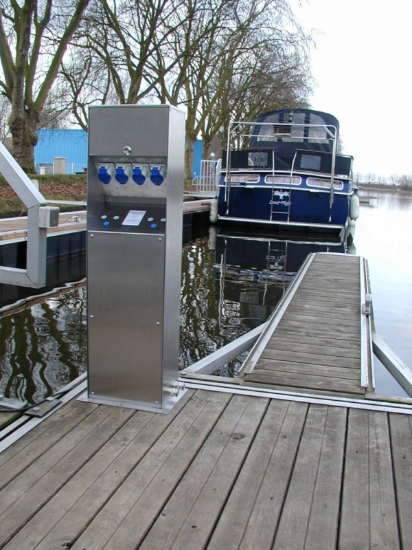 Borne du port de Courcelles (Photo Walther)