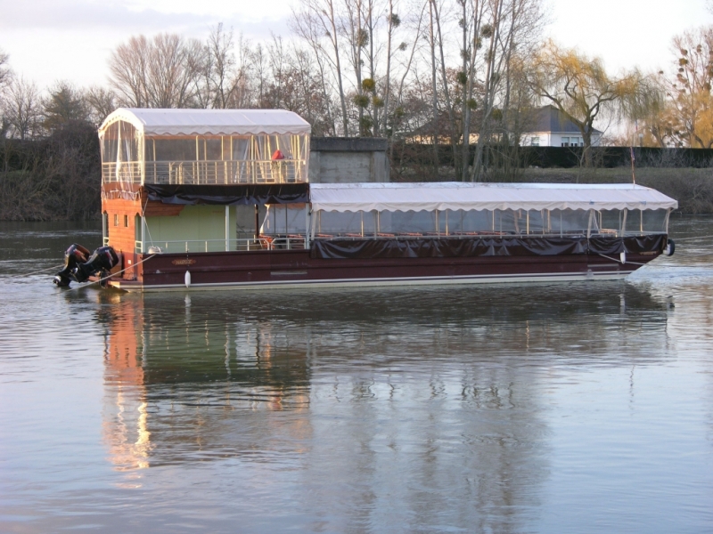 L'"Ambacia" sur la Loire à Amboise (Photo PJL)