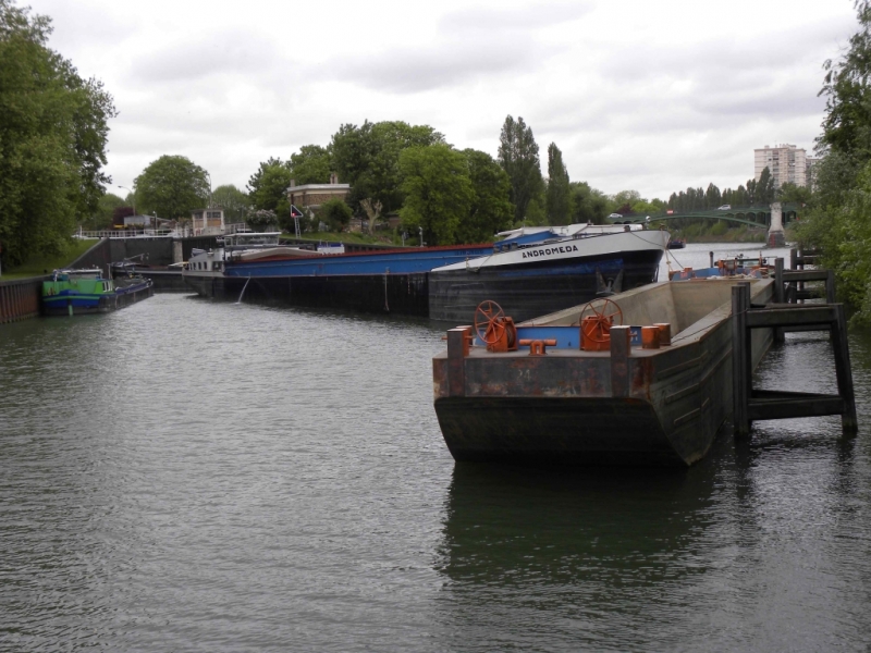 Barrage à l'écluse de Saint Maur (Photo PJL)