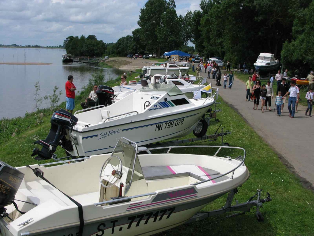 Marché aux bateaux de Ménitré (Photo ADAPSAL)