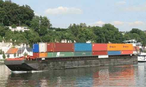 La barge porte conteneur "Marfret Gabarre" (Photo Marfret)