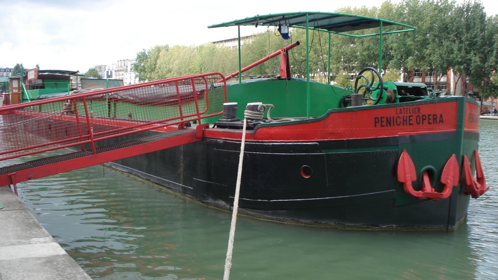 La Péniche Opéra quai de la Loire à Paris