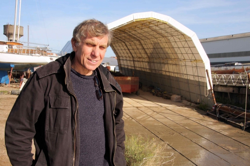 Michel Vigneau devant la cale de 80m (Photo J-P. Lamotte)