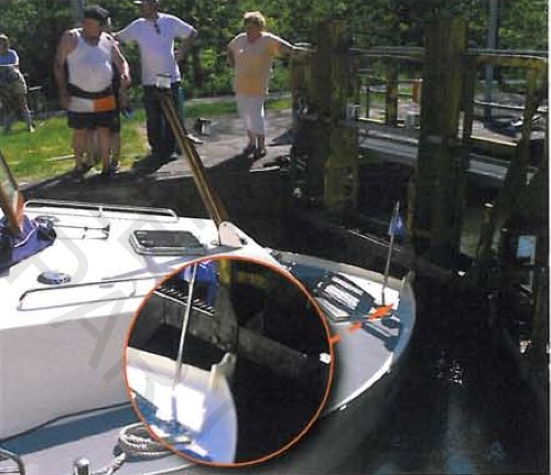 le nez du Kormoran coincé sous un longeron de la "24", en 2008 (Photo JF Macaigne)