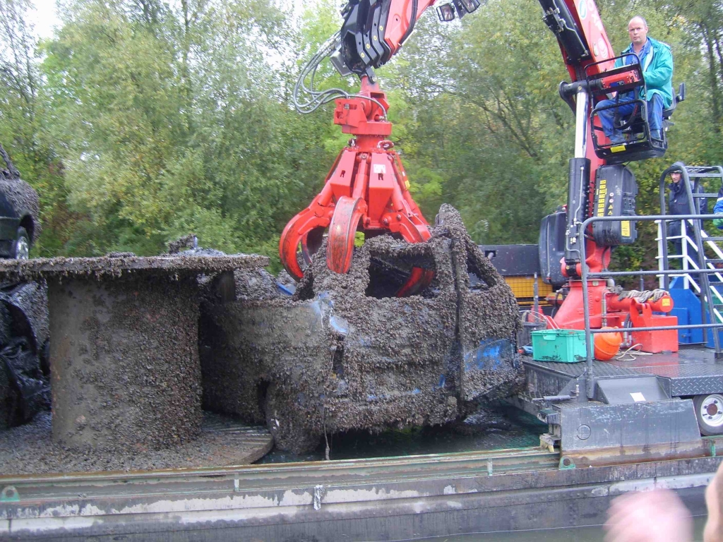 Pêche aux épaves dans le Deûle (Photo VNF)