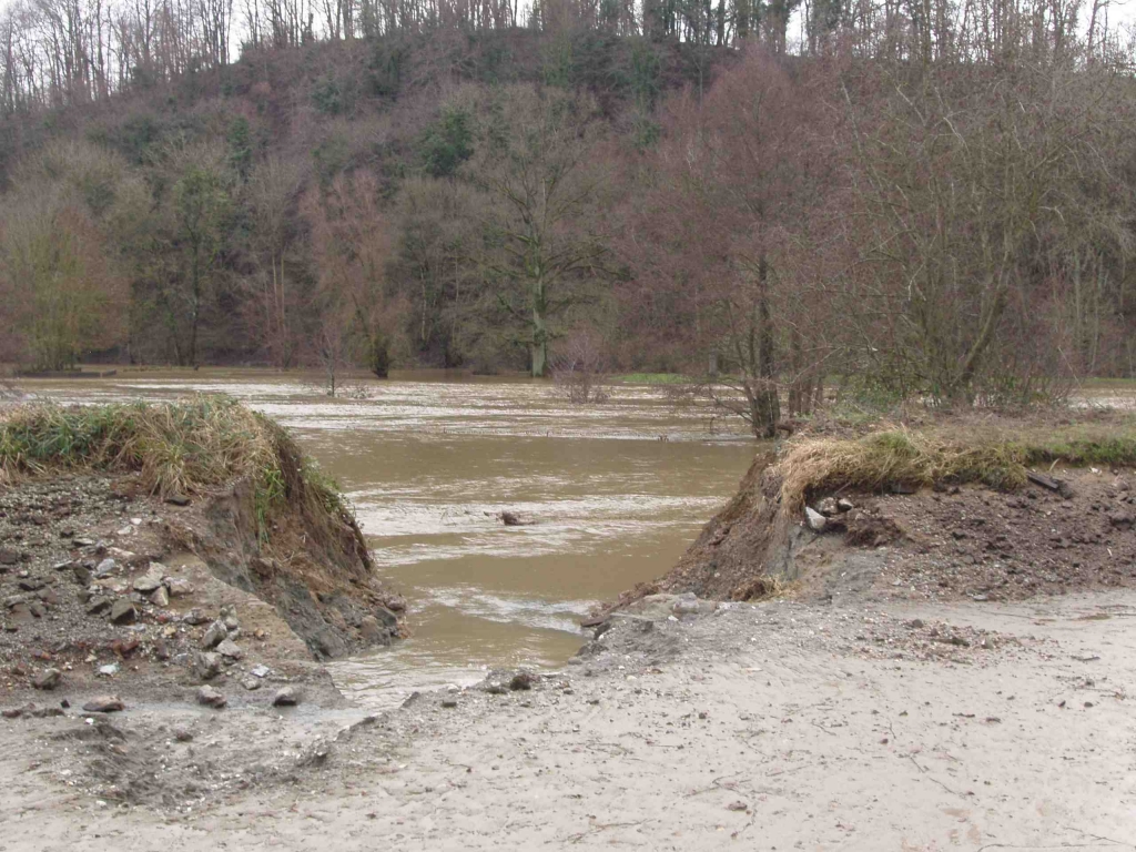 Brèche et inondations à Vadencourt (Photo F.Kimpe)