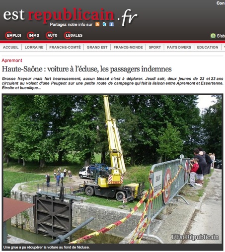 Une voiture dans le sas de l'écluse d'Apremont (Est-Républicain)