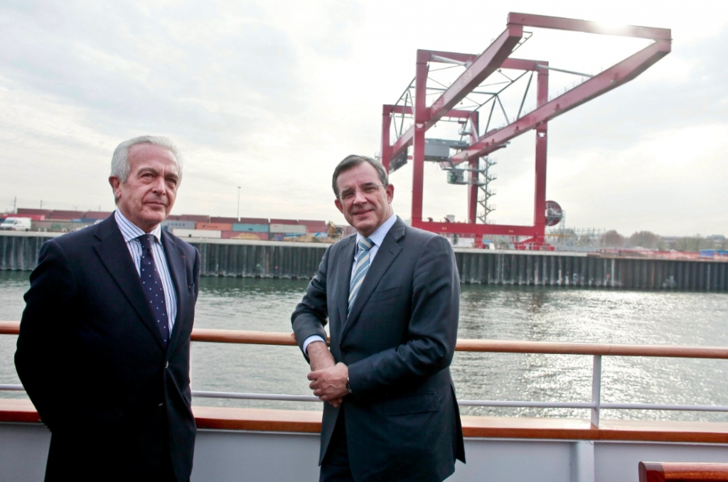 Inauguration du 3ème portique de Gennevilliers. À droite, Thierry Mariani, ministre des transports. À gauche, Jean-François Dalaise, président de Port de Paris (Photo Port de Gennevilliers)