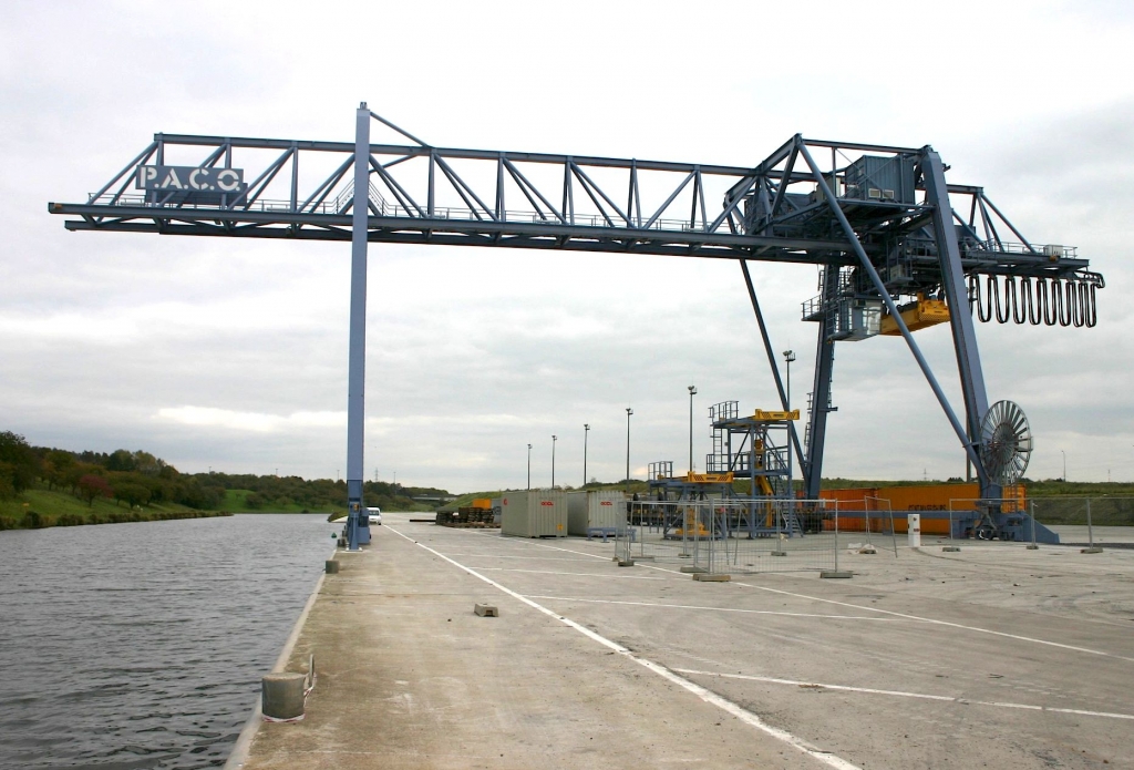 Le portique du port de La Louvière (Photo M.Maigre)