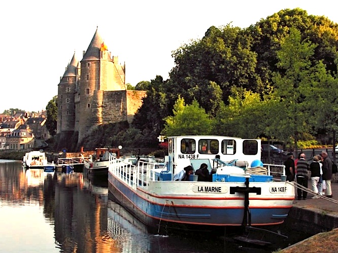 "La Marne" à Josselin (Photo J-P. Lamotte)