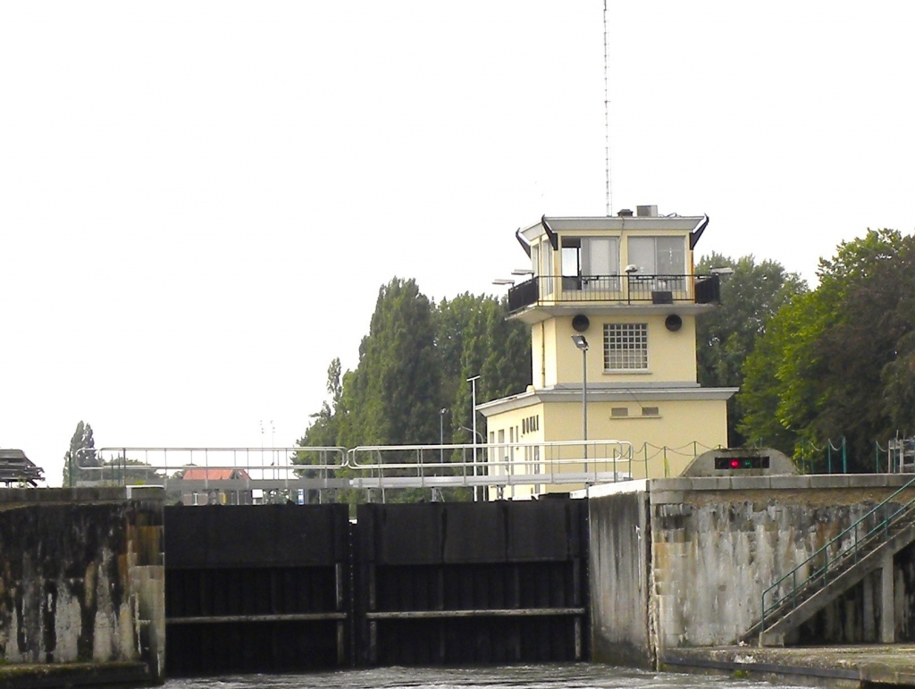 Écluse de Douai fermée (Photo PJL)