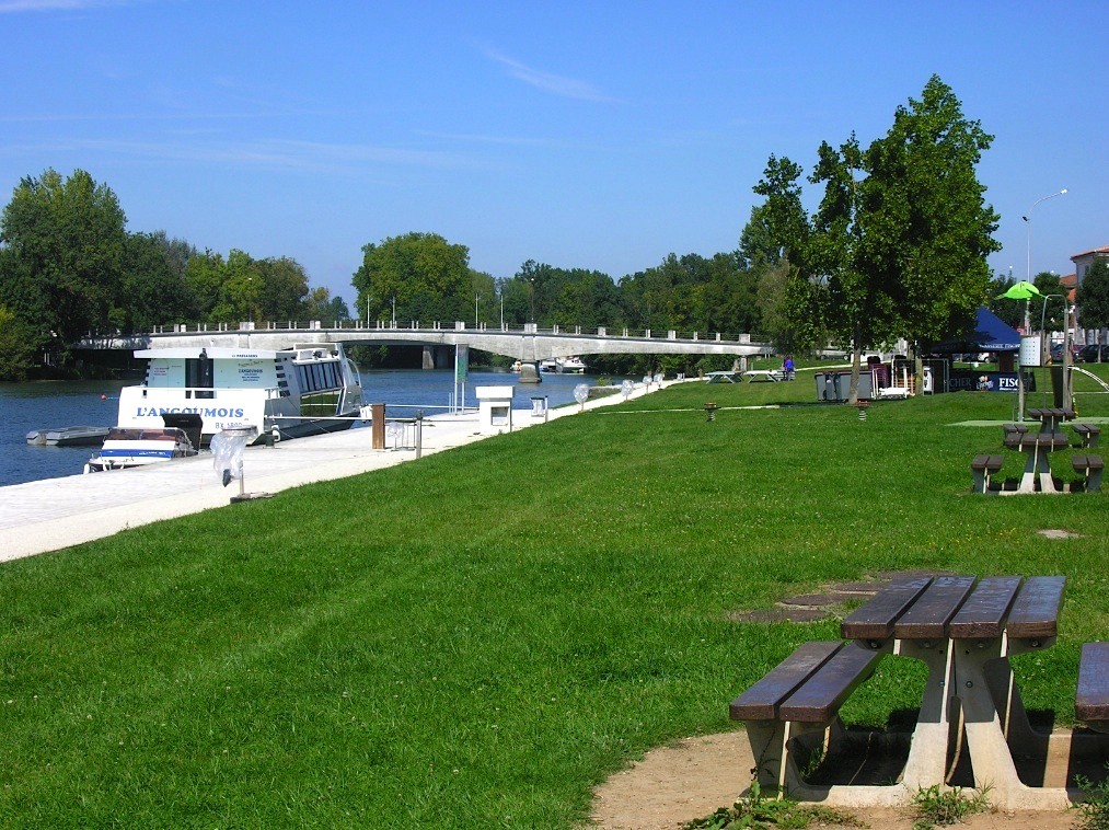 L'"Angoumois" au port d'Angoulême (Photo PJL)