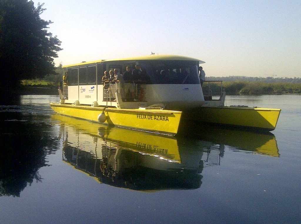 "Felix de Azara", 1er bateau solaire en IdF (Photo Grove-Boats)