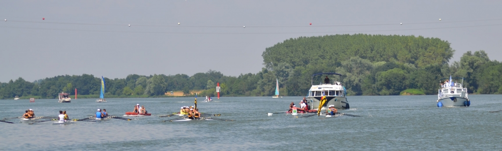 Ils accompagnent Nathalie Benoit sous le nez du "Vision" (Photo VNF)