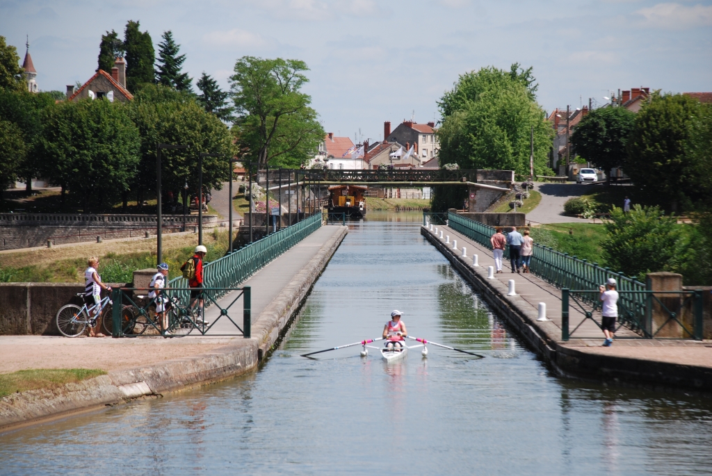 Le passage du pont-canal de Digoin (Photo J.-F. Macaigne)