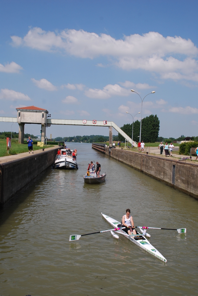 Dans l'écluse d'Ormes (Photo J.-F. Macaigne)