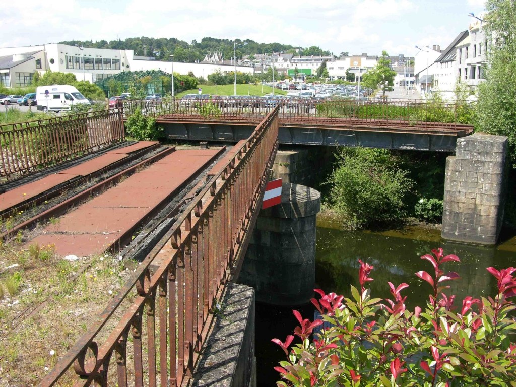 Le pont-tournant de Redon avant rtestauration (Photo PJL)