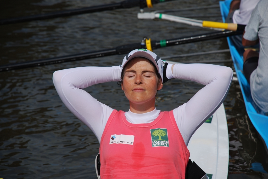 Quelques instants de repos pour Nathalie pendant une sassée (Photo J.-F. Macaigne)