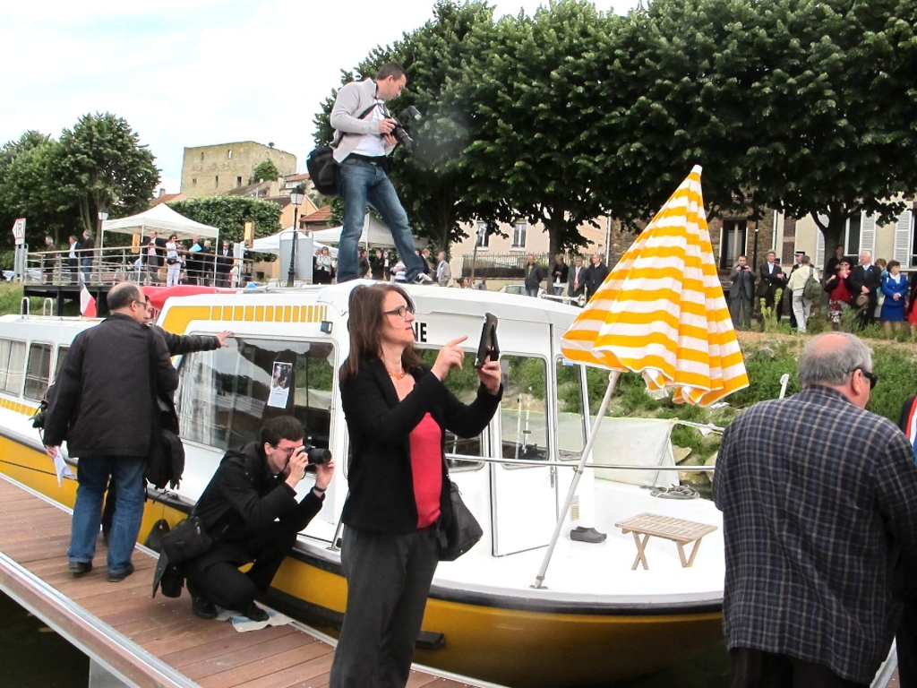 Inauguration de la halte de Conflans - "Orvanne", perchoir aux photographes (Photo N.Parent)