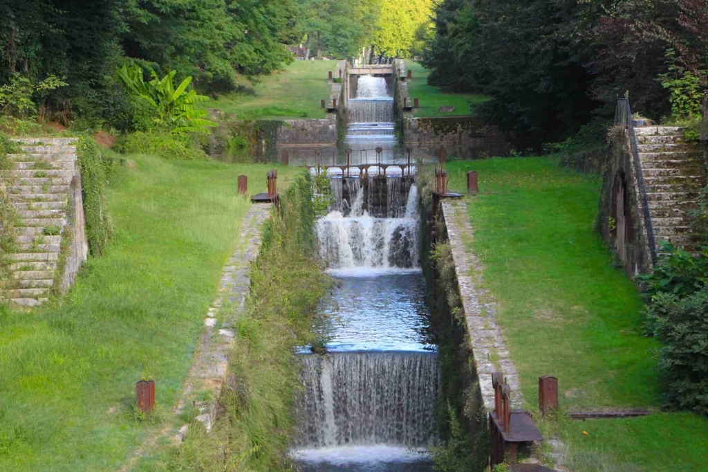 L'échelle des écluses triples de Tuilières - canal de Lalinde (Photo Pesqueyroux)