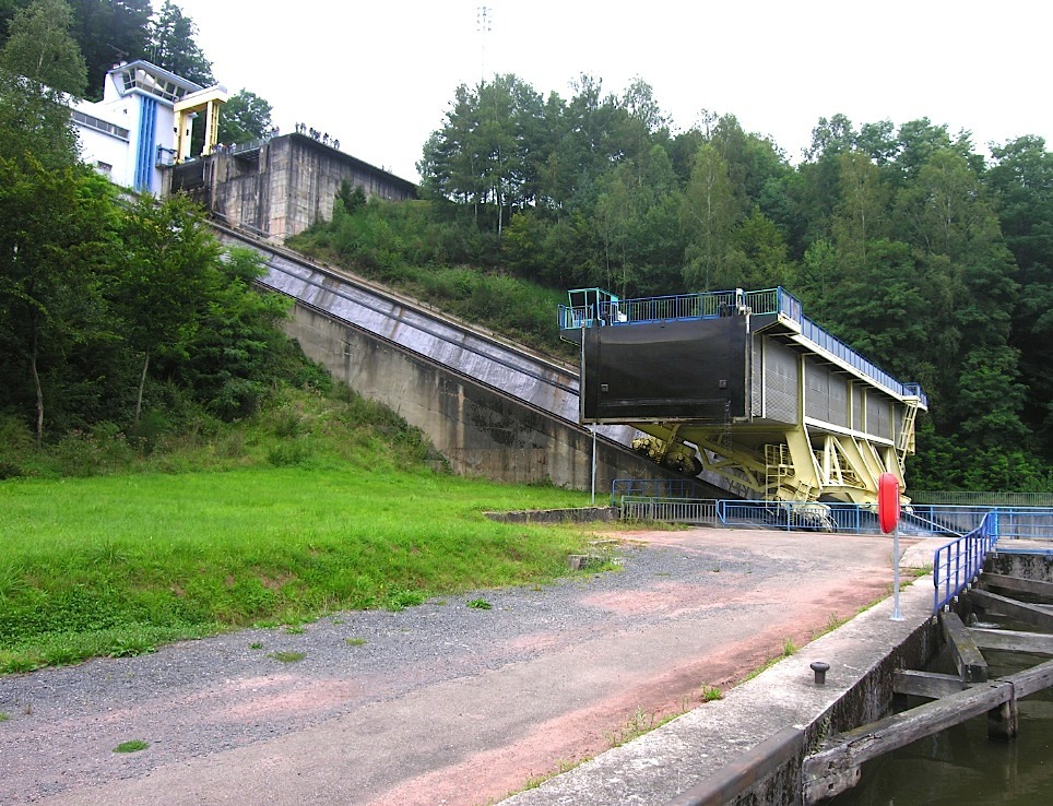 Le bac de l'ascenseur à bateaux d'Arzviller (Photo PJL)