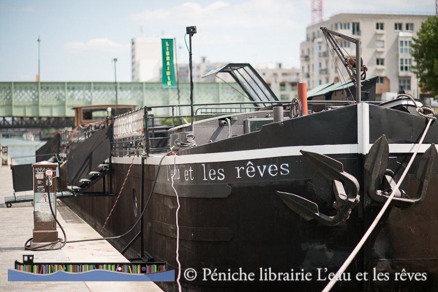 La Péniche-Librairie "L'eau et les rêves" (Photo J.Rosa)