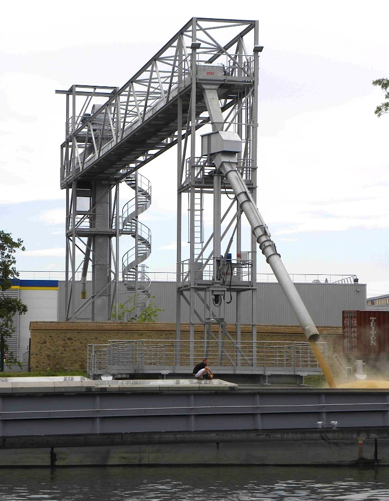 Chargement du Centaure au nouveau portique céréalier de Corbeil (Photo PJL)