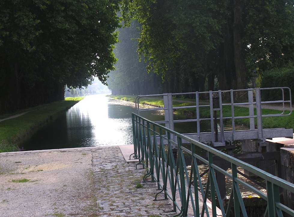 Écluse de Vierzon - canal de Berry (Photo PJL)