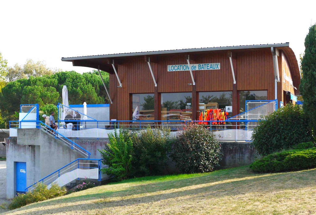 La capitainerie d'Émeraude Navigation à Fourques (Photo J-P Szpala)