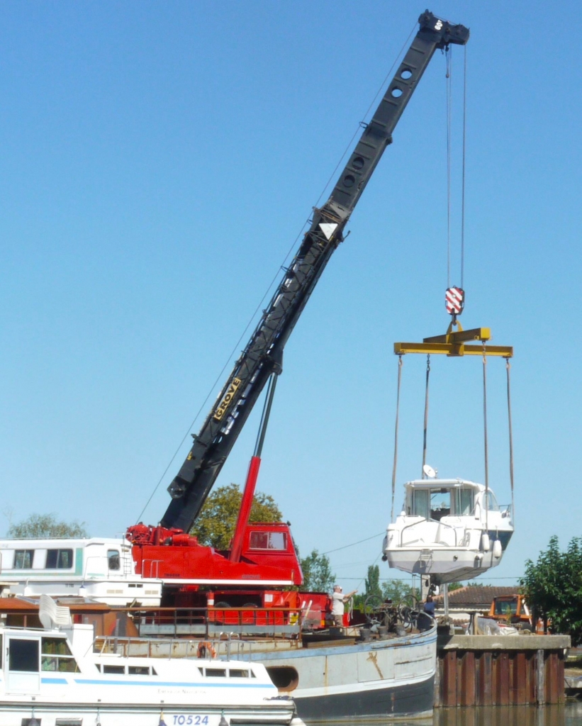 La grue du chantier d'Émeraude Navigation (Photo  J-P Szpala)