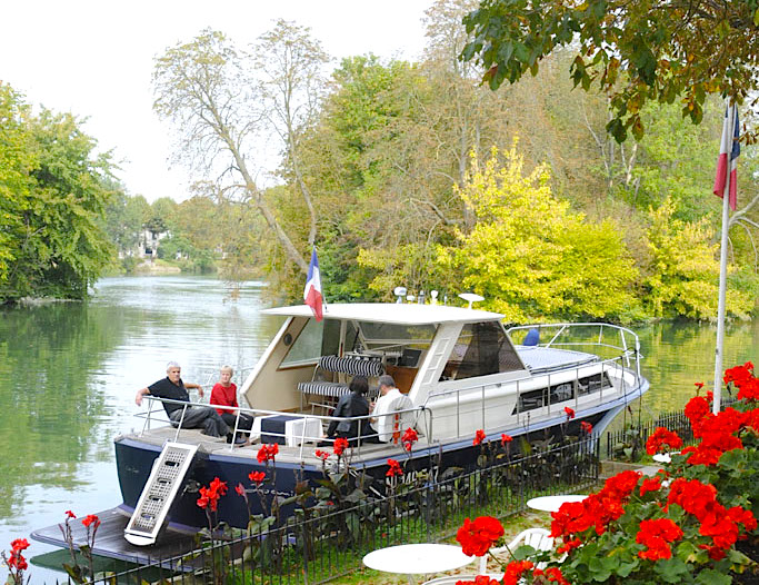 Halte gourmande de "La Maline" à l'"Écu de France", sur les boucles de la Marne (Photo N.Vasseur)