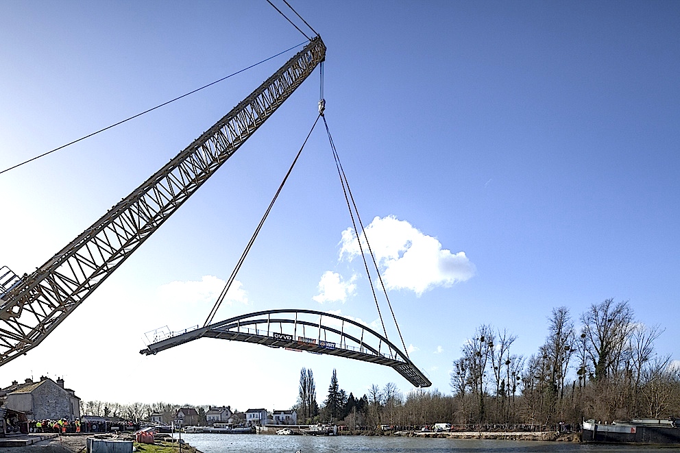 L'envol de la passerelle du Loing (Photo DVVD - architectes-ingénieurs)