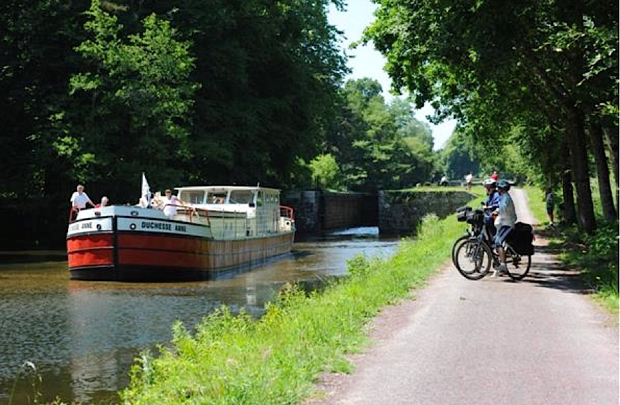 "Duchesse Anne", l'Office de tourisme flottant de Pontivy (Photo "Voix du Canal")