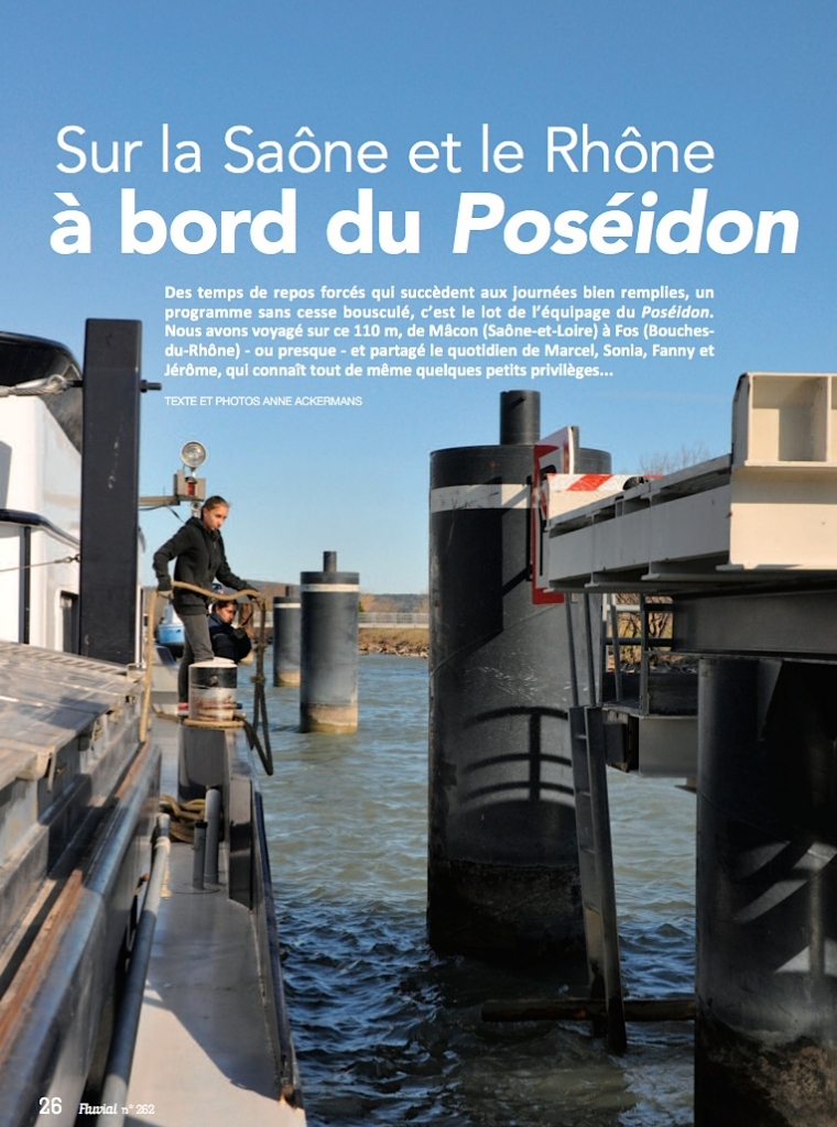 Amarrage du "Poseidon" aux ducs d'albe de Mézoargues (Photo A.Ackermans - Fluvial 262)