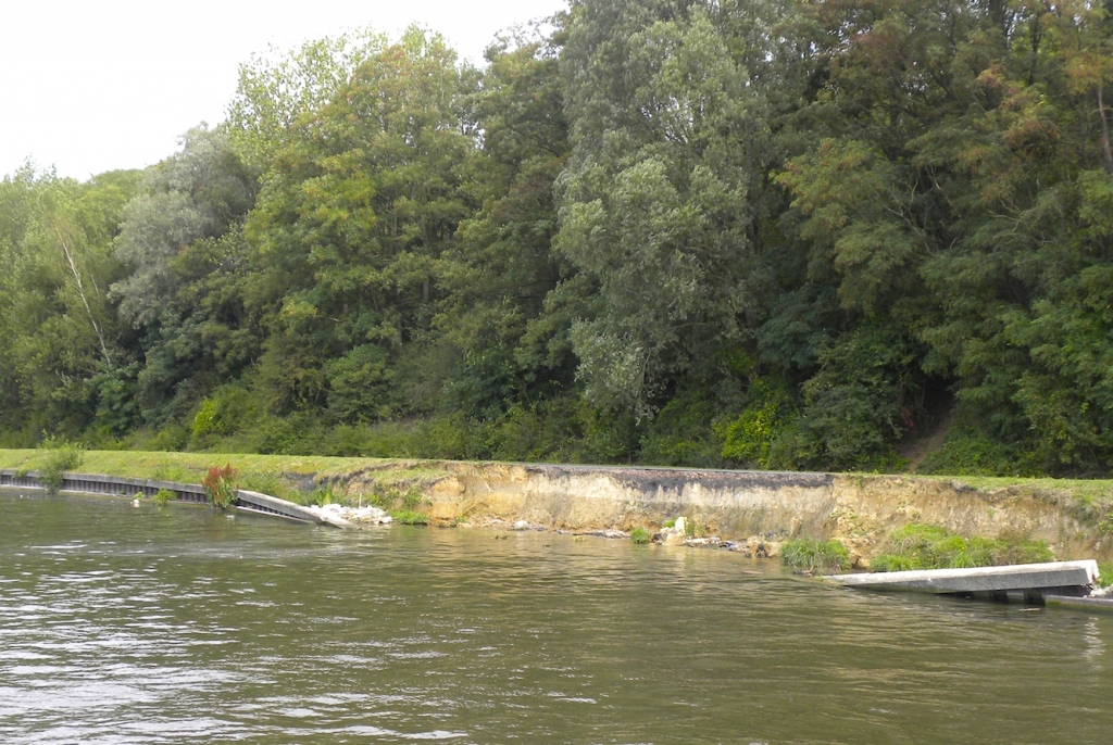 Berges dégradées du canal à Grand Gabarit - PK40 (Photo PJL)