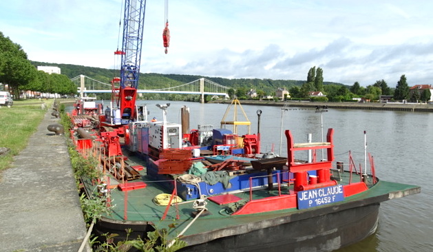 Le ponton-grue "Jean-Claude" d'EMCC (Photo Journal d'Elbeuf)