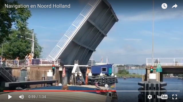 Les ponts de Hollande se lèvent pour le Kaïros (Photo M.Bouchard)