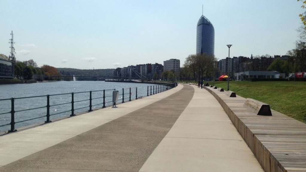 Les travaux devraient avoir lieu sur les quais automobiles, pas la partie piétonne et cyclable. - © RTBF