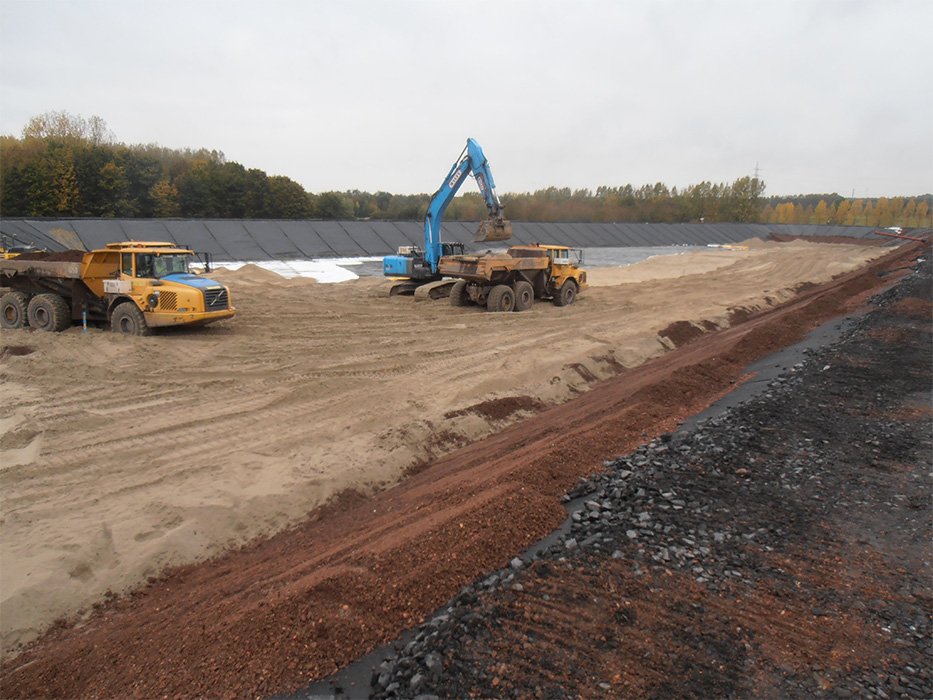 La cité hennuyère accueille, depuis fin 2016, un centre de regroupement de produits de dragage et de curage. (Photo D.R.)