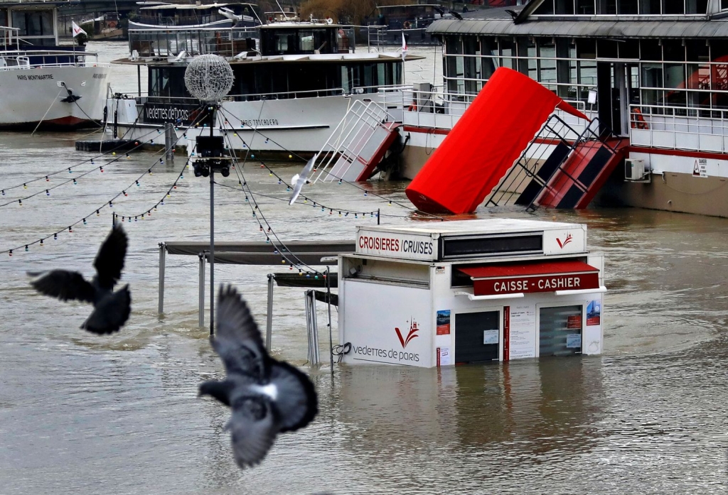 Les bateaux-mouche au chômage technique, le 27 janvier 2018.(Photo REUTERS/Mal Langsdon)