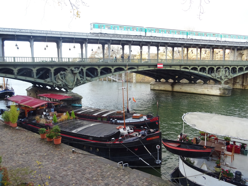 Le port de Suffren à Paris (photo VBrancotte)