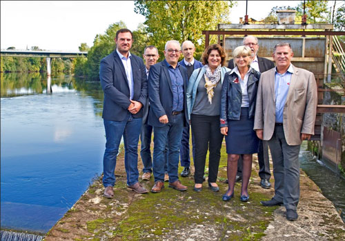 Autour de Daniel Borie, sur site, à l'écluse de Saint-Vite (Photo X C)