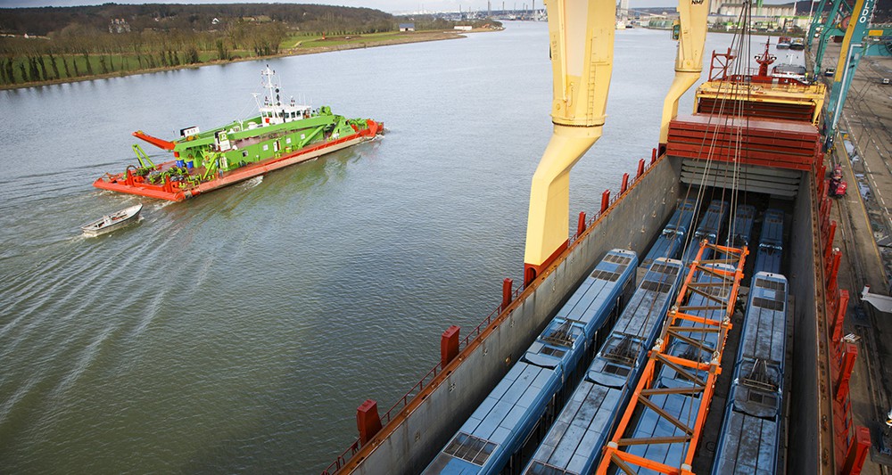 Longtemps vent debout contre toute fusion avec les ports du Havre et de Paris, les dirigeants du port de Rouen admettent aujourd'hui qu'il ne s'agit plus « de nager à contre-courant ». (Photo Benoit Decout/REA)