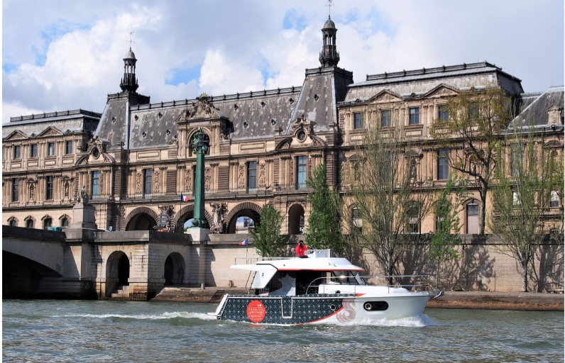 Navigation de plaisance, en plein coeur de Paris (Photo D.R.)